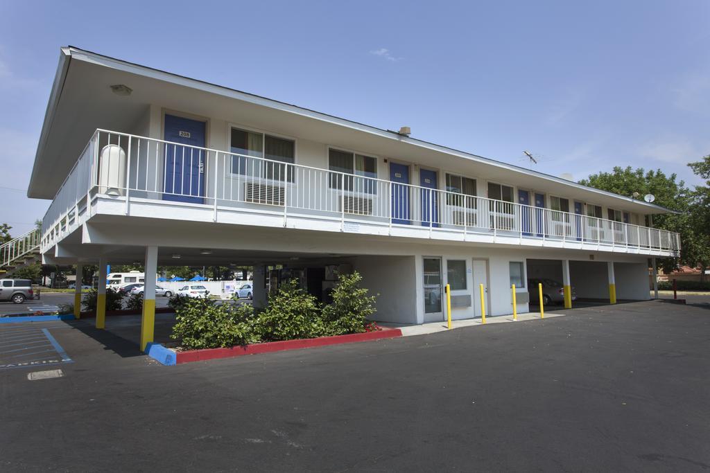 Motel 6 Sacramento, Ca - Downtown Экстерьер фото