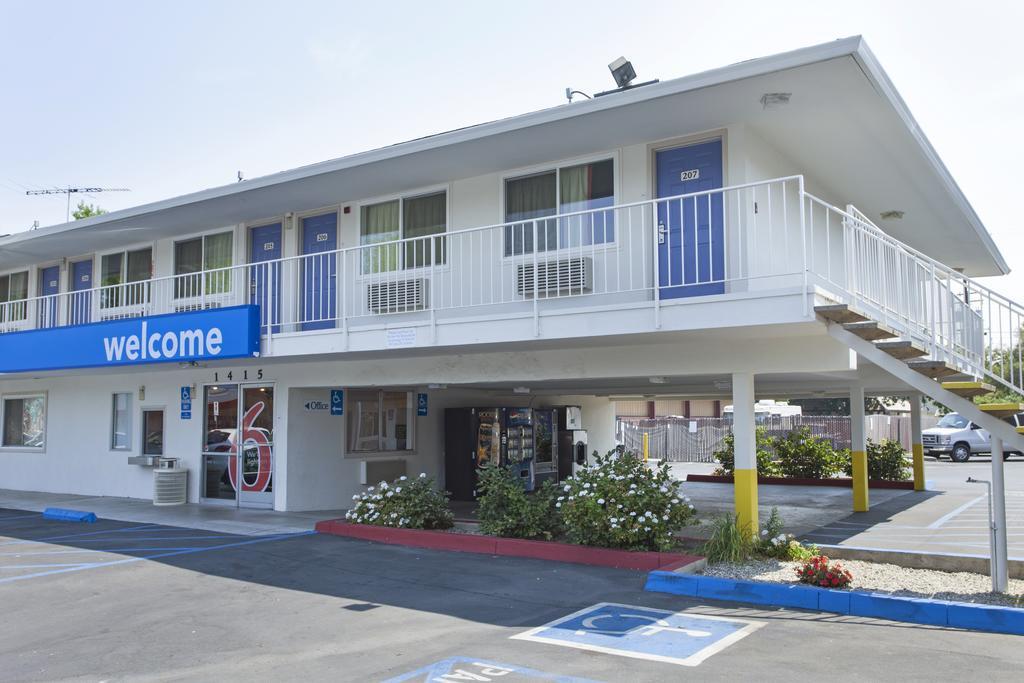 Motel 6 Sacramento, Ca - Downtown Экстерьер фото