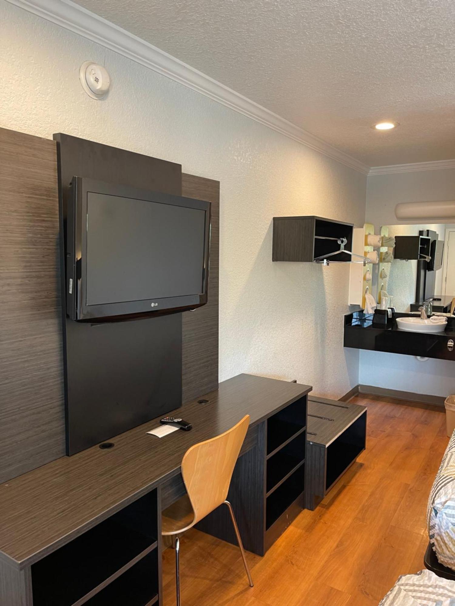 Motel 6 Sacramento, Ca - Downtown Экстерьер фото