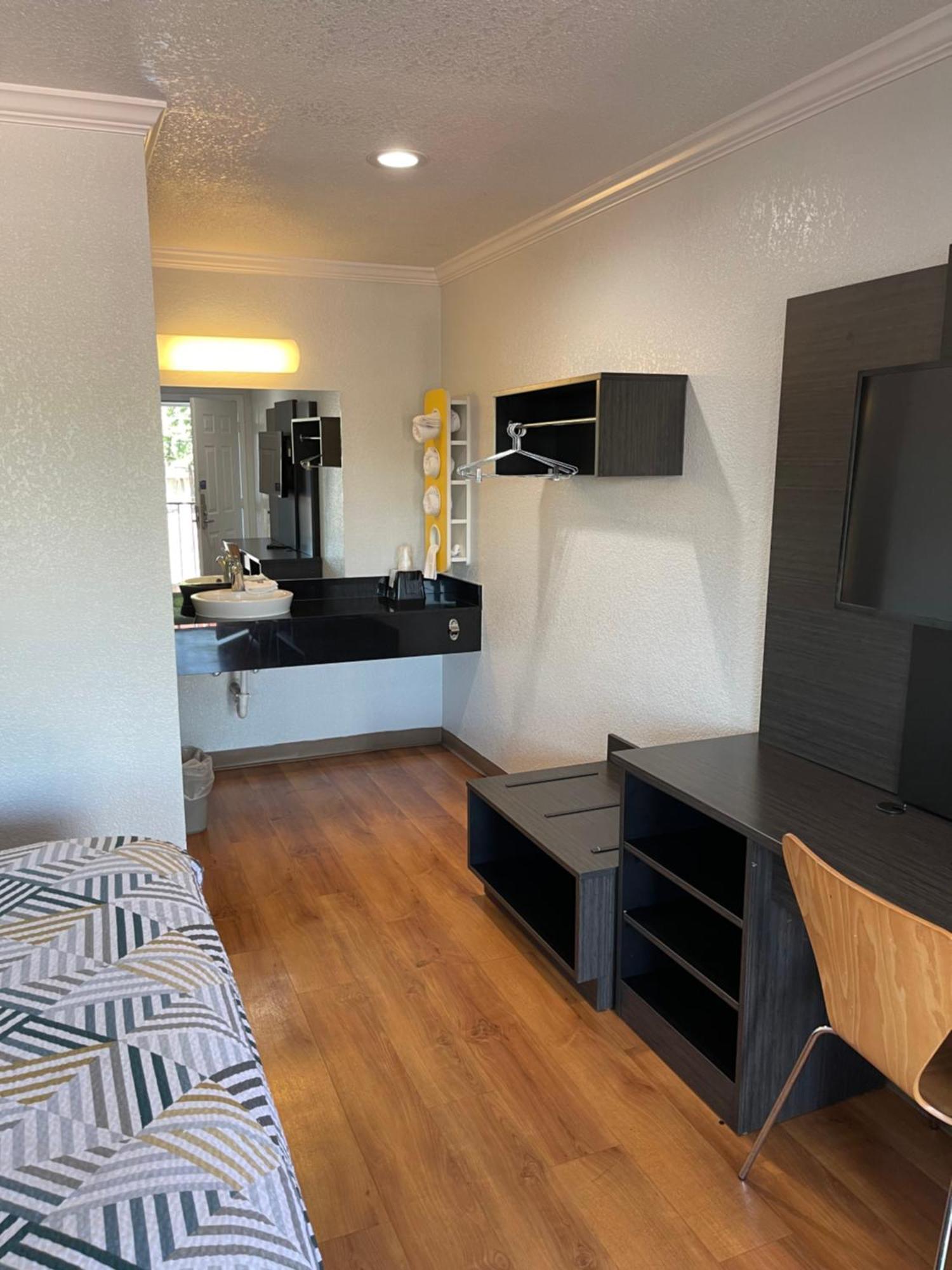 Motel 6 Sacramento, Ca - Downtown Экстерьер фото
