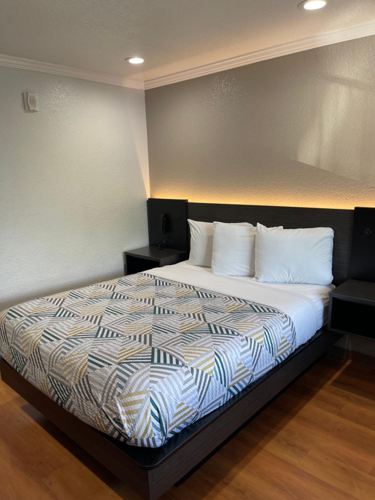 Motel 6 Sacramento, Ca - Downtown Экстерьер фото