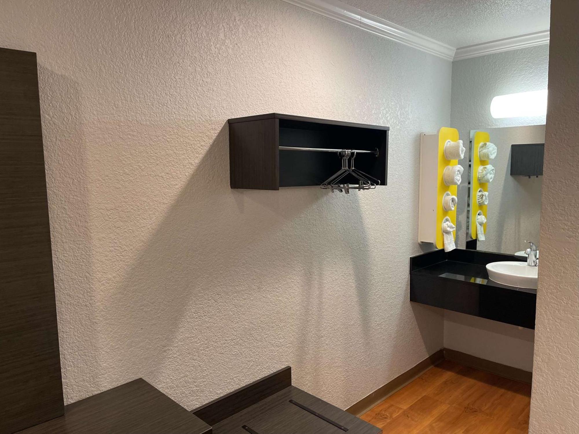 Motel 6 Sacramento, Ca - Downtown Экстерьер фото