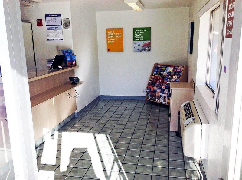 Motel 6 Sacramento, Ca - Downtown Экстерьер фото