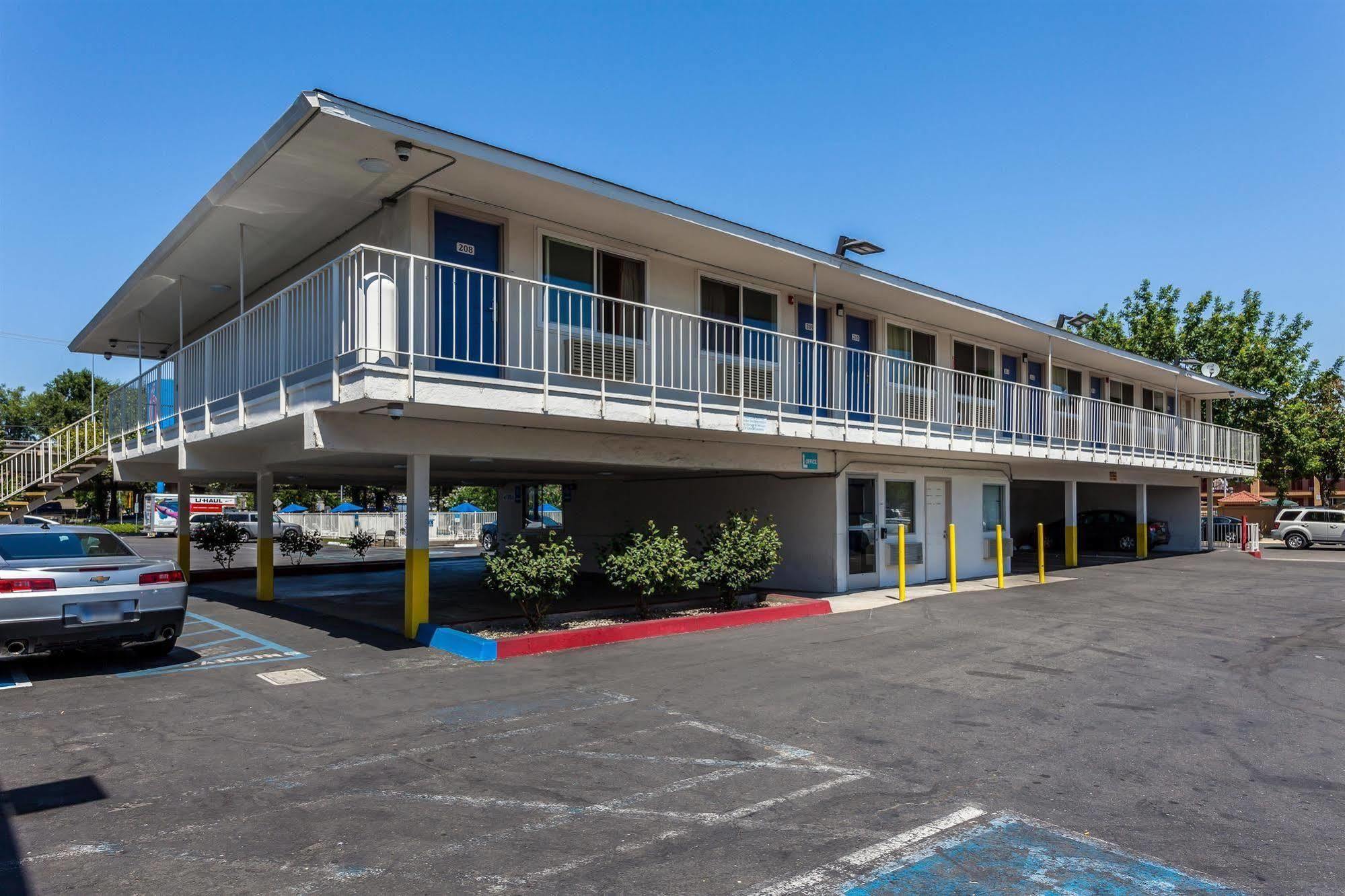Motel 6 Sacramento, Ca - Downtown Экстерьер фото