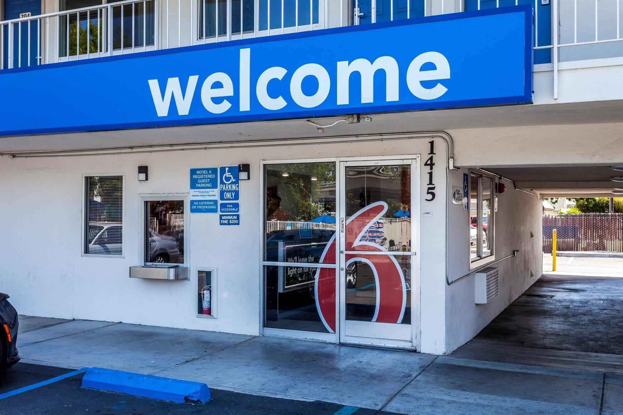 Motel 6 Sacramento, Ca - Downtown Экстерьер фото