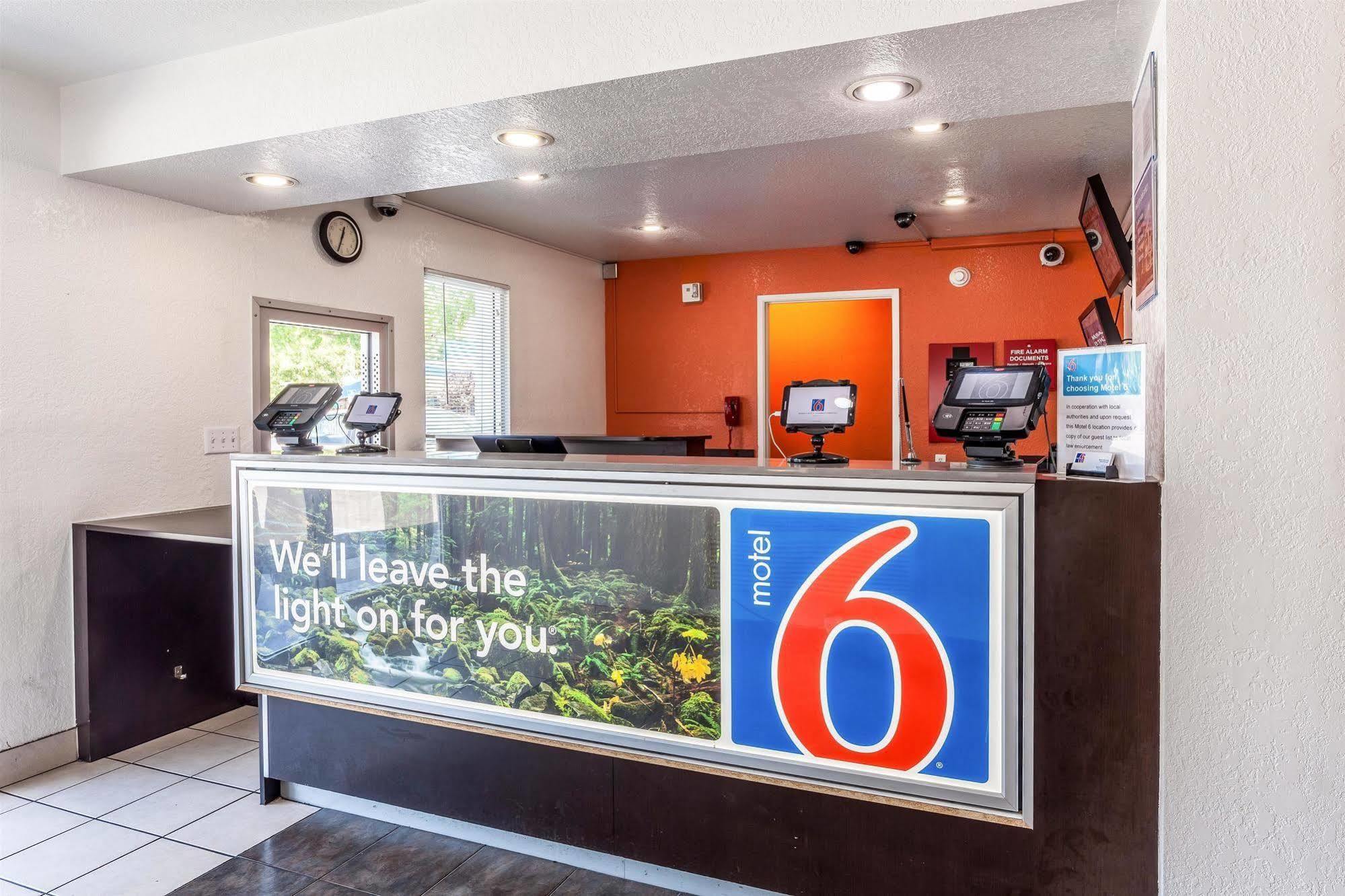Motel 6 Sacramento, Ca - Downtown Экстерьер фото