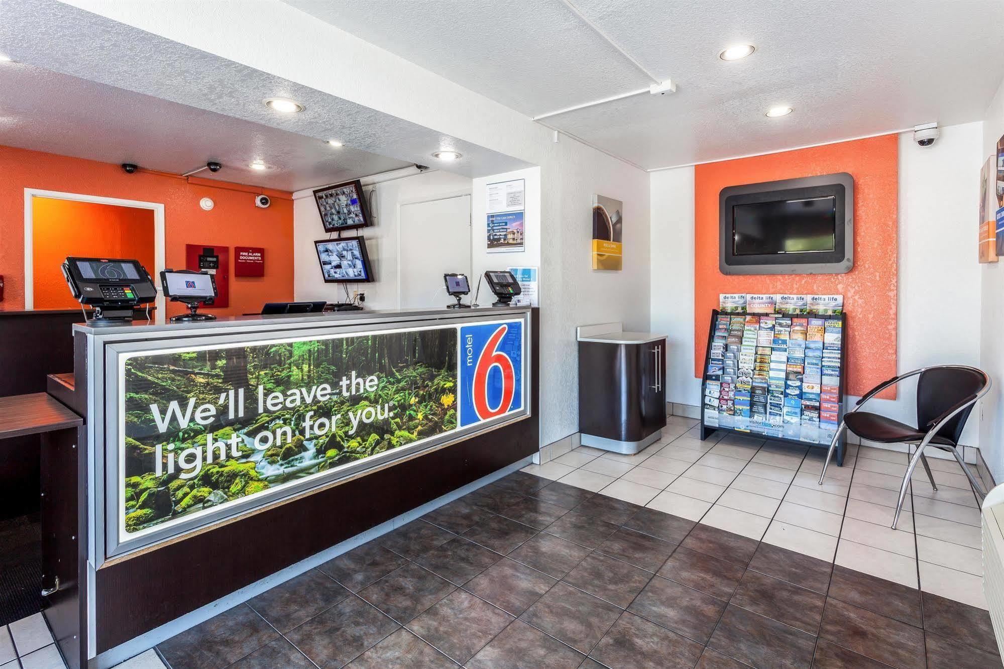 Motel 6 Sacramento, Ca - Downtown Экстерьер фото