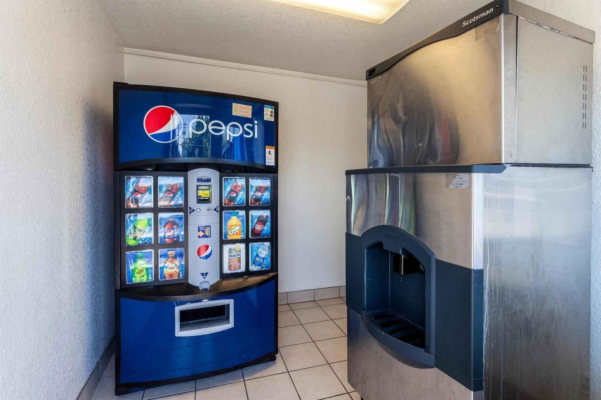Motel 6 Sacramento, Ca - Downtown Экстерьер фото