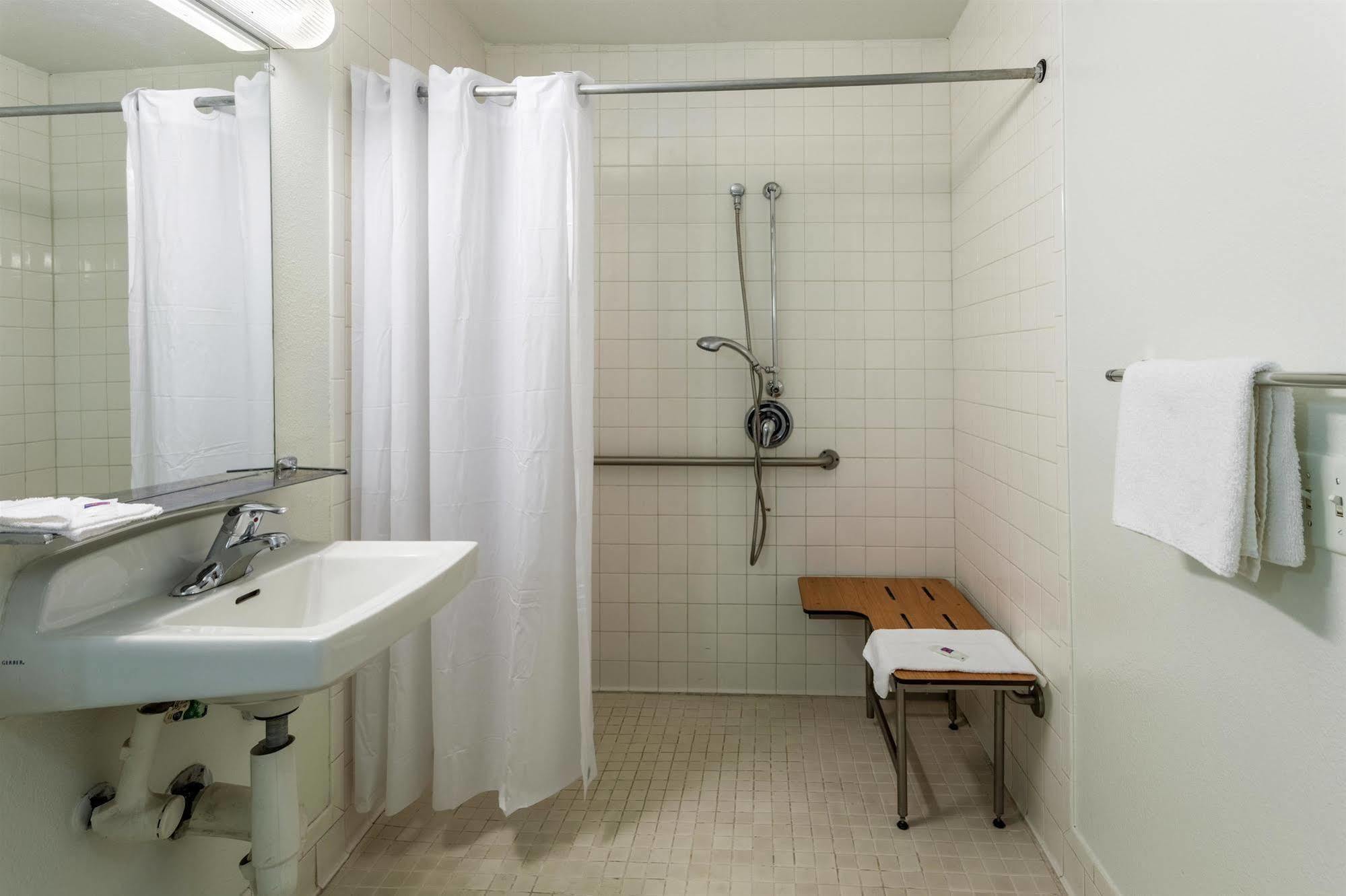 Motel 6 Sacramento, Ca - Downtown Экстерьер фото